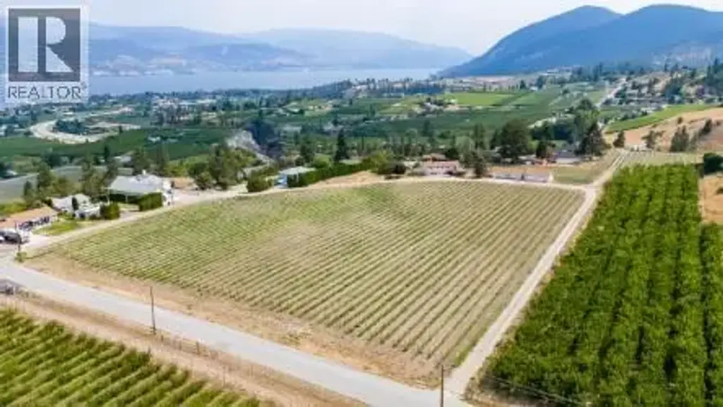 5711 White Street, Summerland